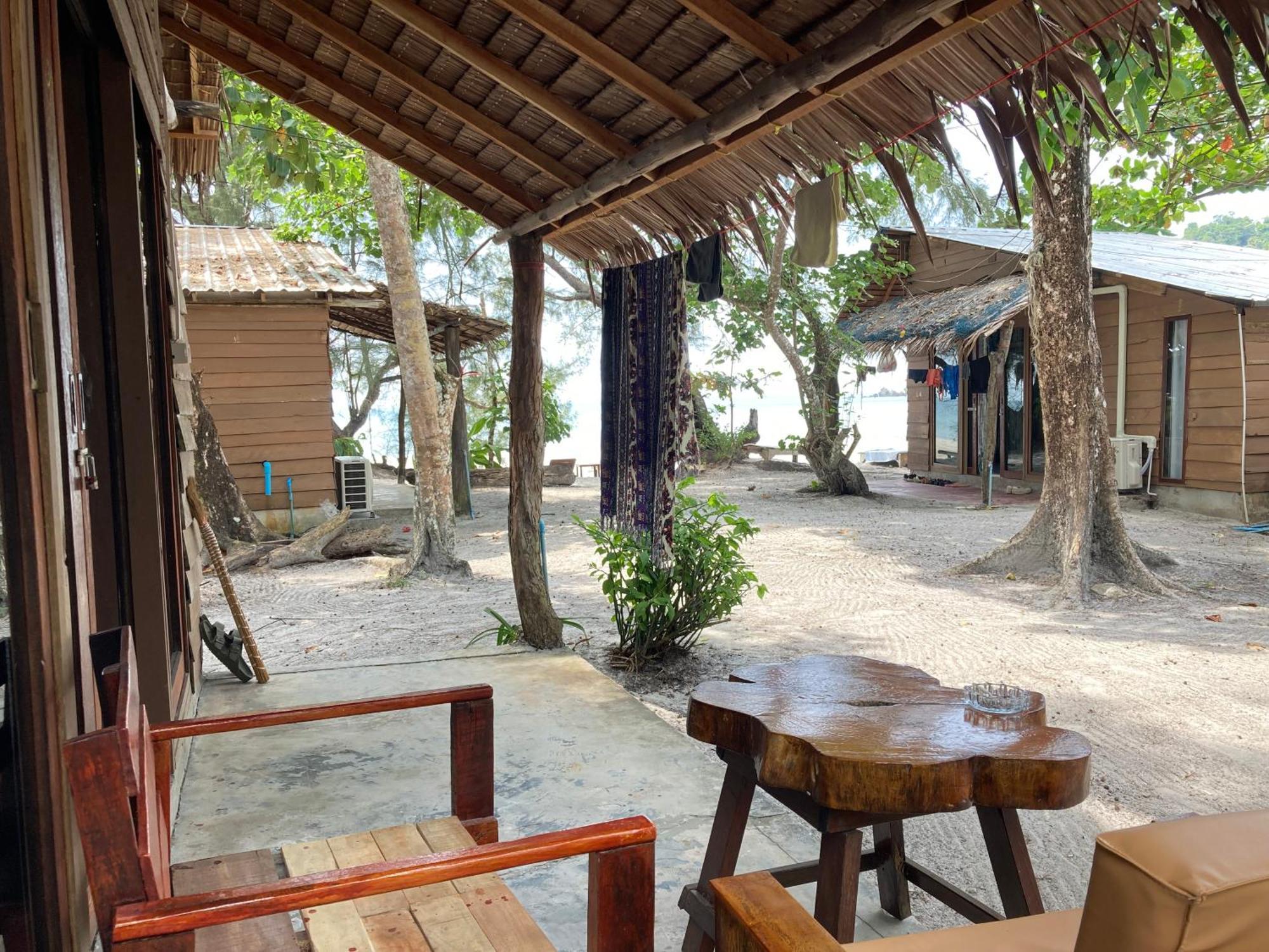 La Ong Lay Hotel Koh Phayam Exterior photo